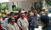 Foto : Massa Aksi Demo Gedung DPRD